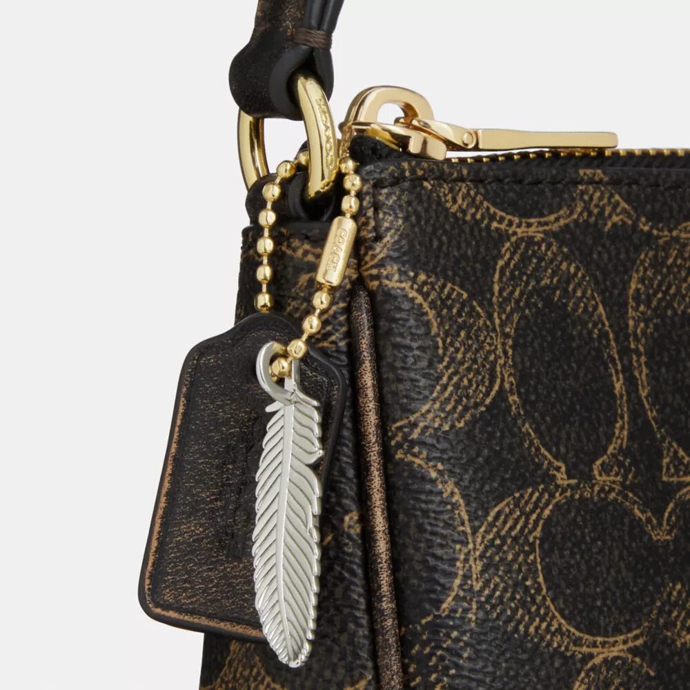 Nolita 19 in 'Loved Signature Canvas' met bedels