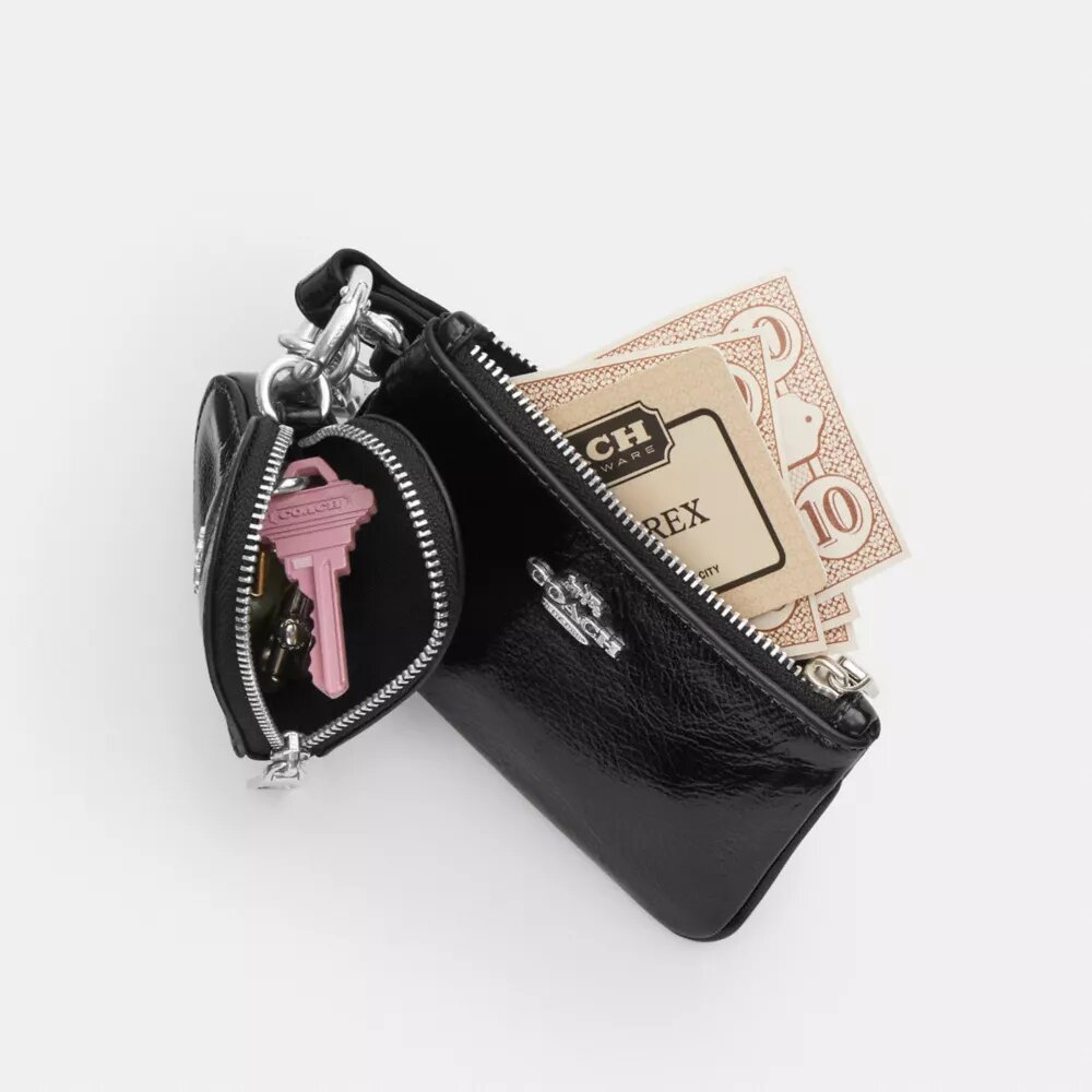 Polsbandtasje en hartvormig etui met bedels
