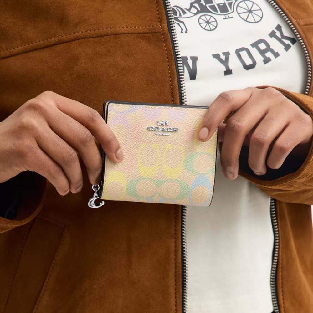 Portemonnee met drukknoop van Rainbow Signature Canvas