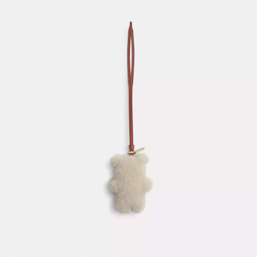 Puffy-tashanger in de vorm van een beer van schapenvacht