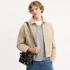 Rexy 10e verjaardag Dakota-crossbodytas van ‘Loved Leather’ met stickerprint
