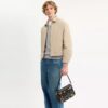 Rexy 10e verjaardag Dakota-crossbodytas van ‘Loved Leather’ met stickerprint