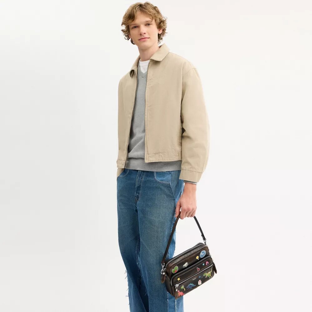 Rexy 10e verjaardag Dakota-crossbodytas van ‘Loved Leather’ met stickerprint