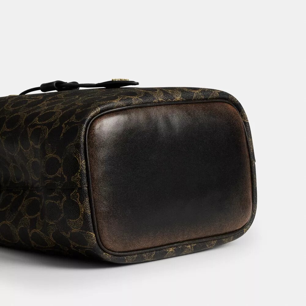 Rowan-bucketbag van Loved Signature Canvas met bedels