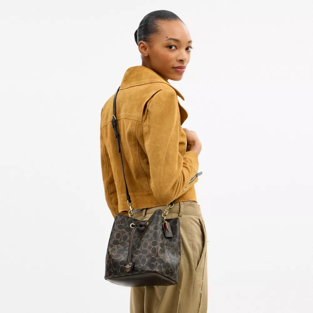 Rowan-bucketbag van Loved Signature Canvas met bedels