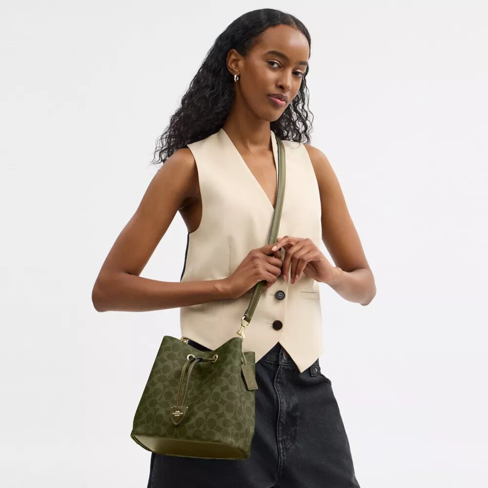 Rowan-bucketbag van Signature Canvas