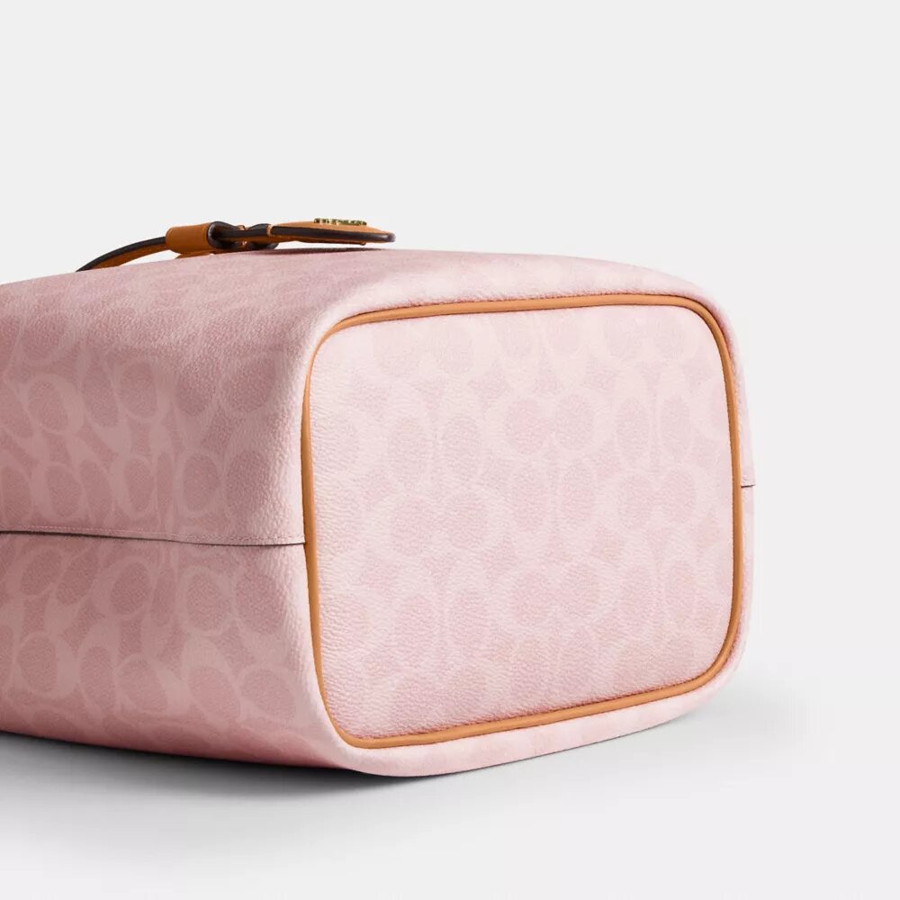 Rowan-bucketbag van Signature Canvas met bedels