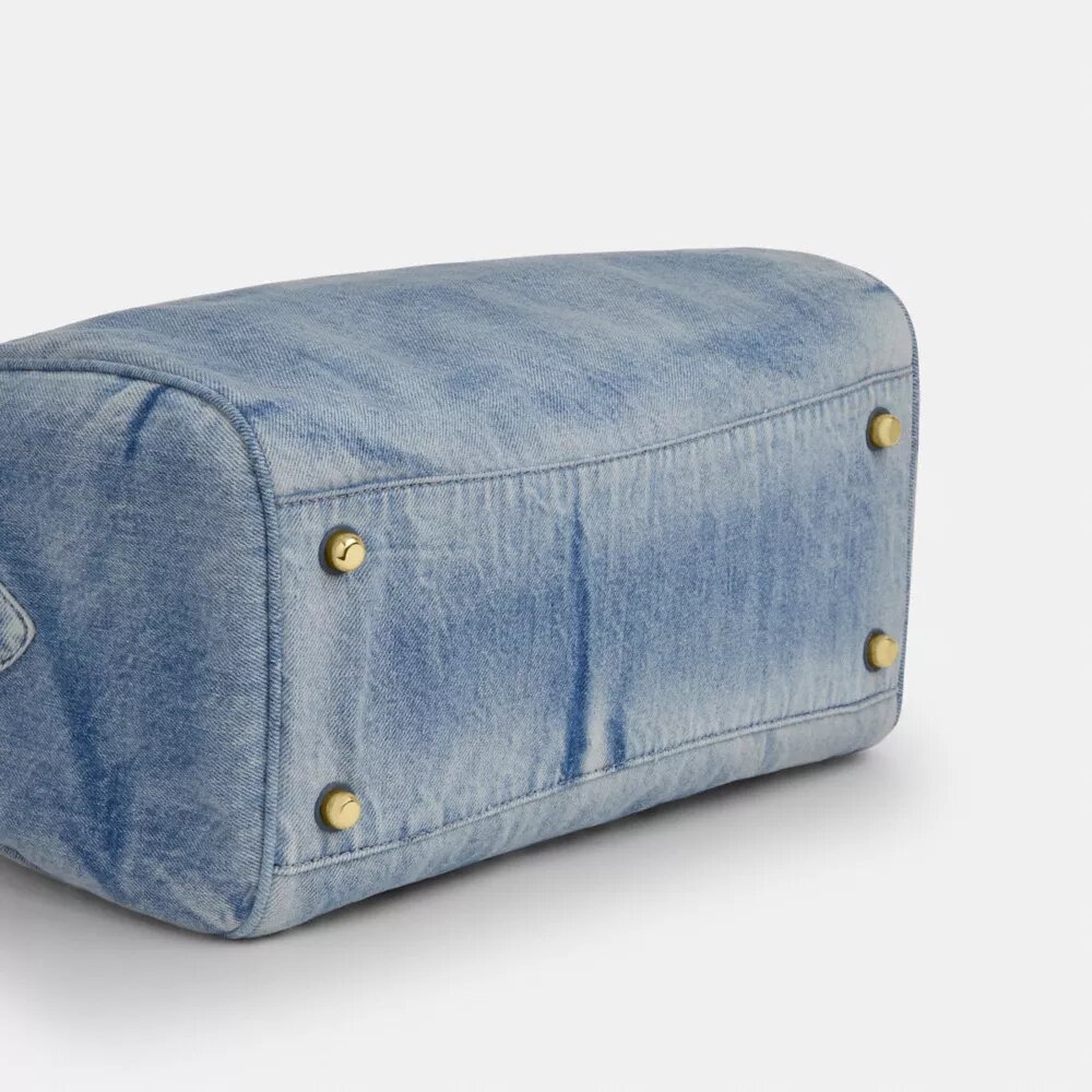 Rowan grote schoudertas van ‘Loved Denim’ met bedels