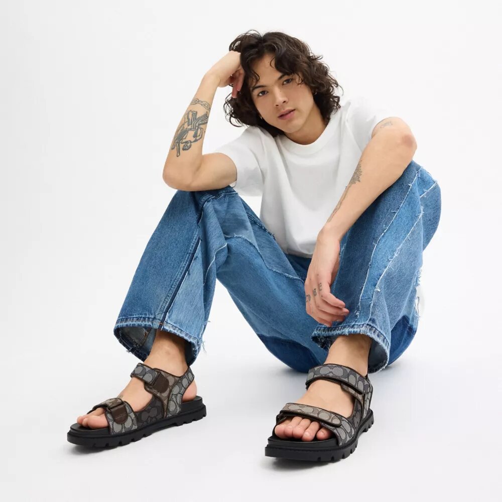 Sandalen met dubbele bandjes in kenmerkend jacquard