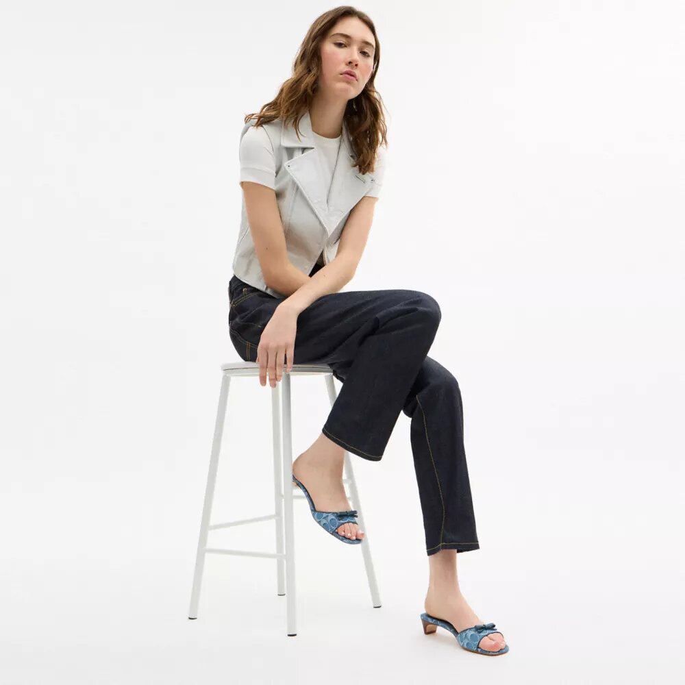 Sandalen met hak en strik in kenmerkend denim