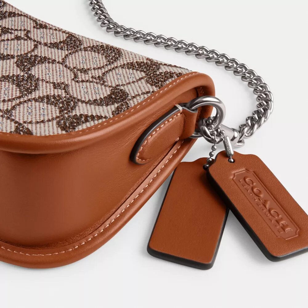 Swinger-tassen 20 met ketting in Crystal Signature-jacquard