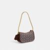 Swinger-tassen 20 met ketting in kenmerkend jacquard