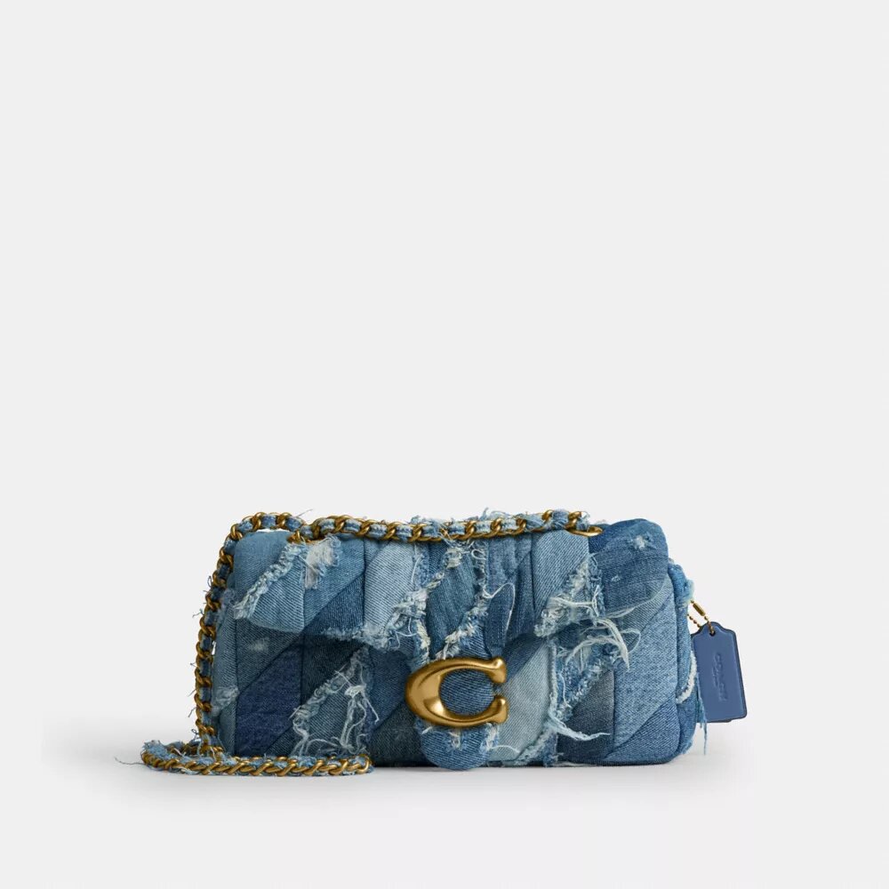 Tabby-schoudertas 26 met patchwork-quiltpatroon van hergebruikt denim