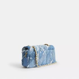 Tabby-schoudertas 26 met patchwork-quiltpatroon van hergebruikt denim