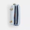 Tabby-schoudertas 26 met patchwork-quiltpatroon van hergebruikt denim