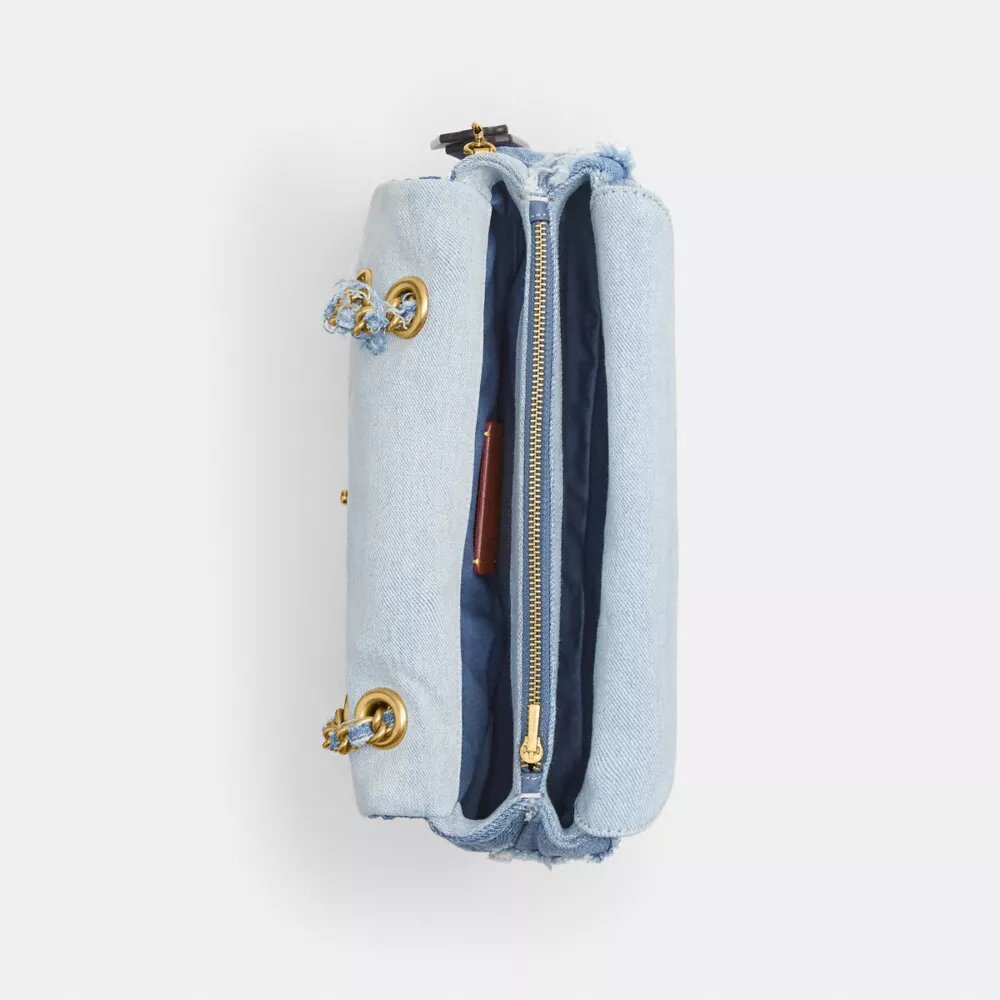 Tabby-schoudertas 26 met patchwork-quiltpatroon van hergebruikt denim