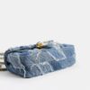 Tabby-schoudertas 26 met patchwork-quiltpatroon van hergebruikt denim