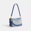 Tabby-schoudertas 26 met patchwork van hergebruikt denim