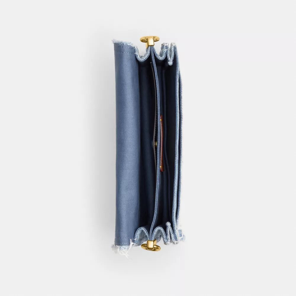 Tabby-schoudertas 26 met patchwork van hergebruikt denim