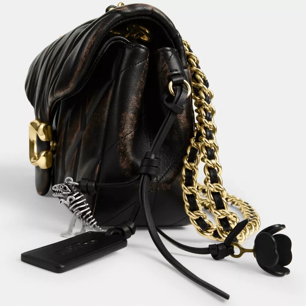 Tabby-schoudertas van 26 in ‘Loved Leather’ met doorgestikt patroon