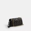 Tabby-schoudertas van 26 in ‘Loved Leather’ met doorgestikt patroon