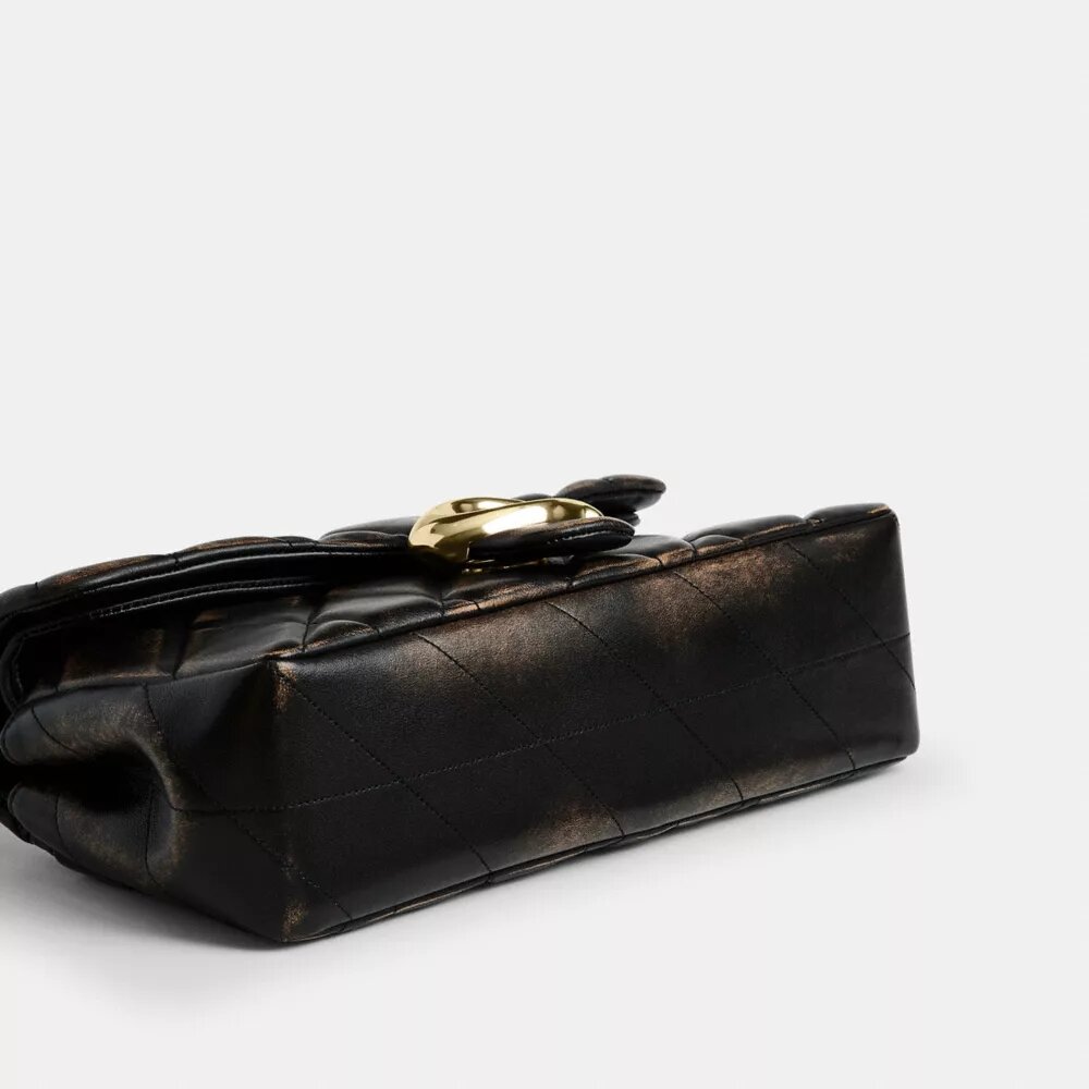 Tabby-schoudertas van 26 in ‘Loved Leather’ met doorgestikt patroon