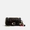 Tabby-schoudertas van 26 in ‘Loved Leather’ met doorgestikt patroon