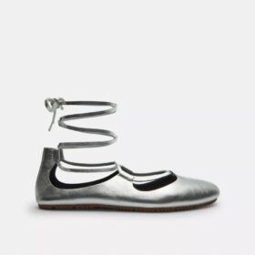 Zachte ballerina’s met vetersluiting